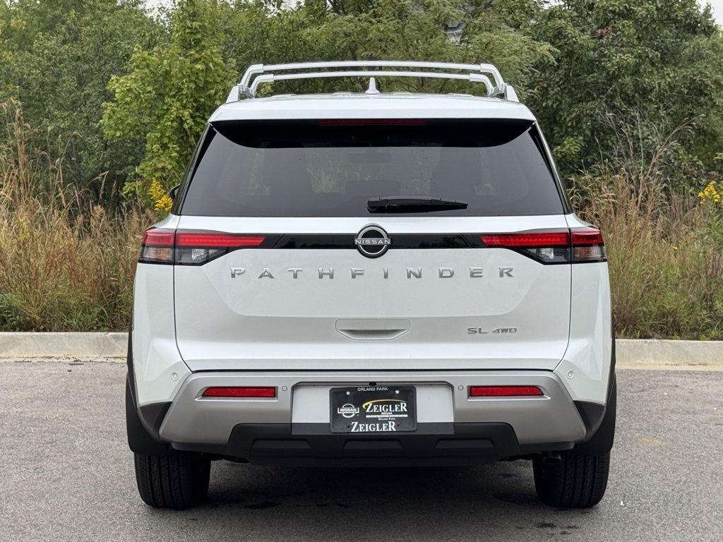 2025 Nissan Pathfinder SL photo 3