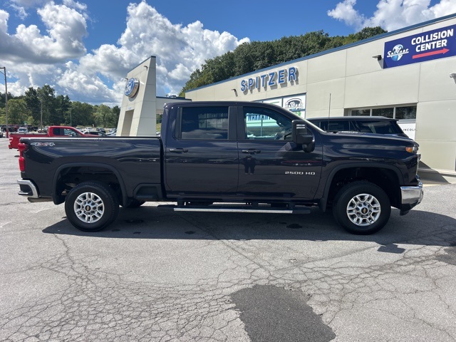 2024 Chevrolet Silverado 2500HD LT photo 3