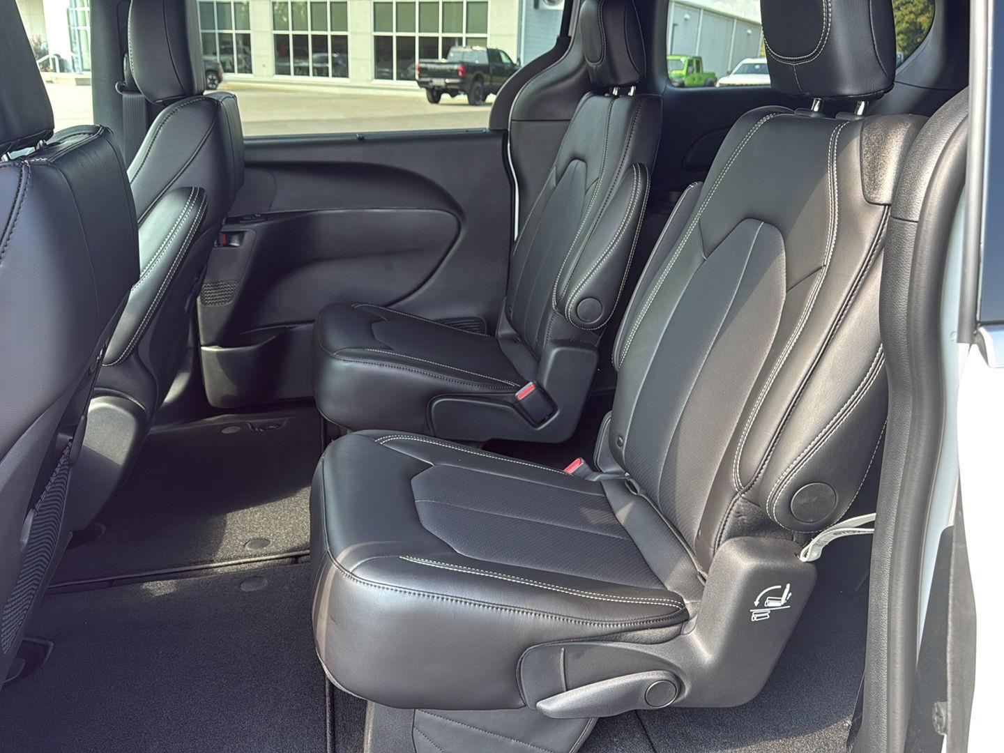 2026 Chrysler Pacifica photo 9