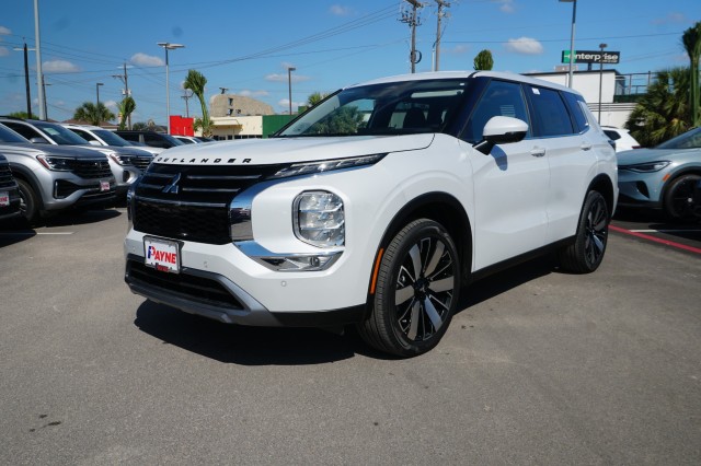 2025 Mitsubishi Outlander SE's photo