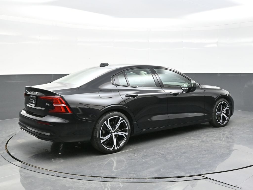 2024 Volvo S60 B5 Plus photo 6