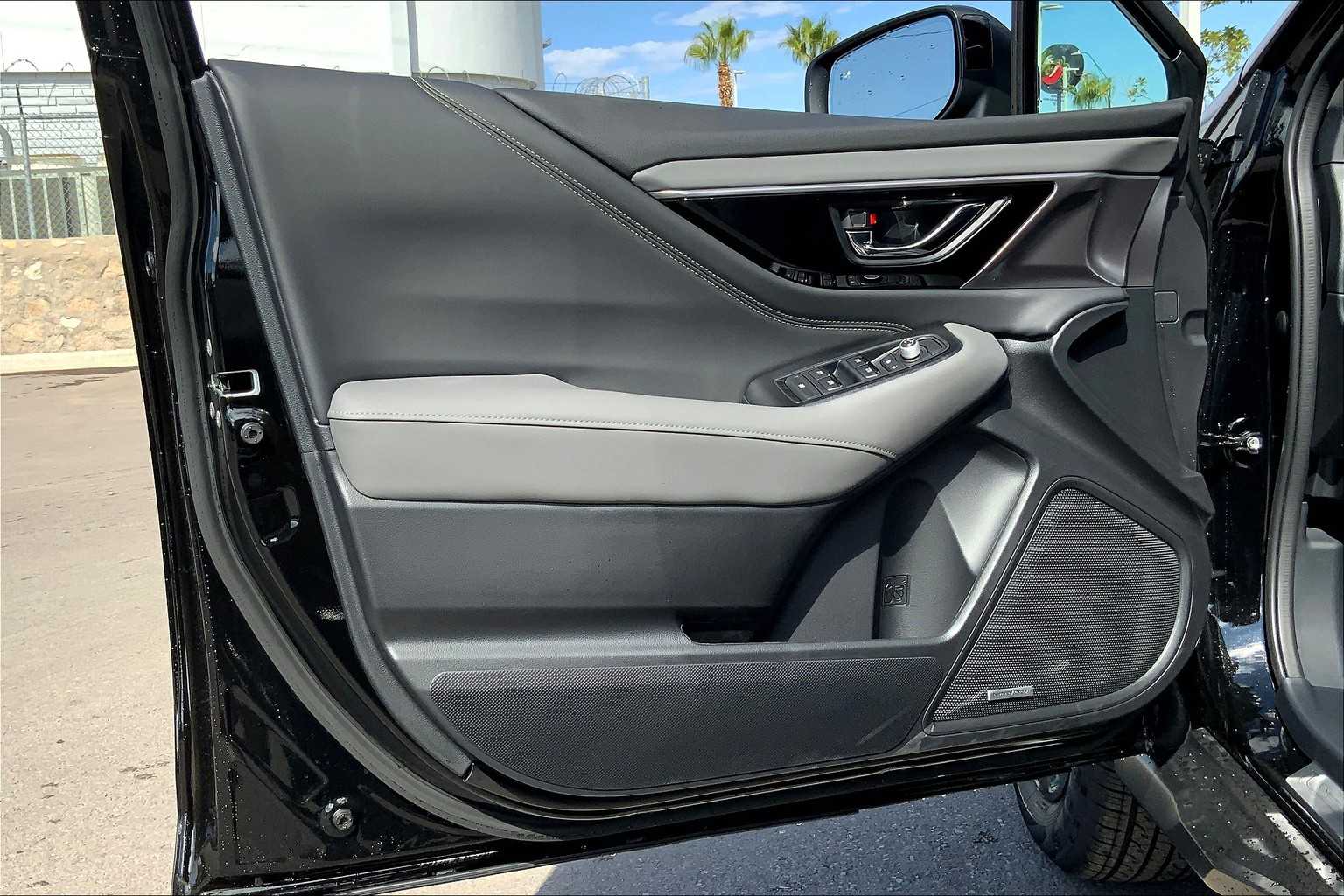 2025 Subaru Outback Onyx Edition XT photo 10