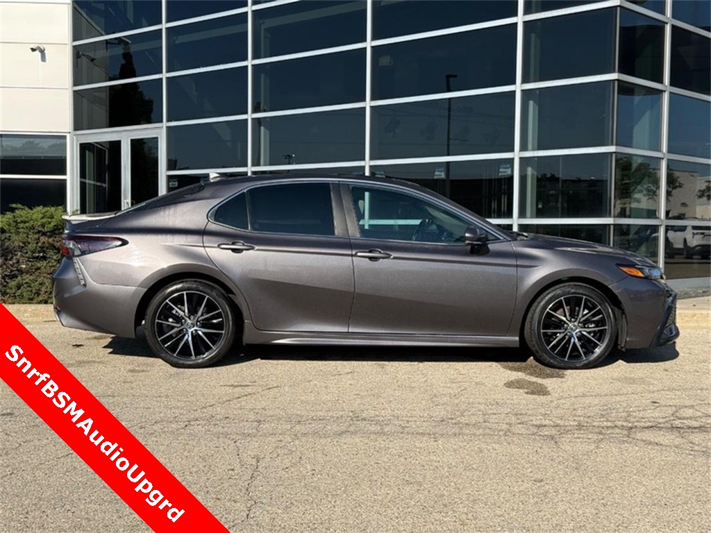 2024 Toyota Camry Hybrid SE photo 2