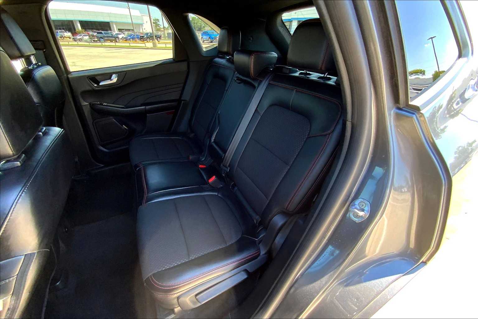 2024 Ford Escape ST-Line photo 17
