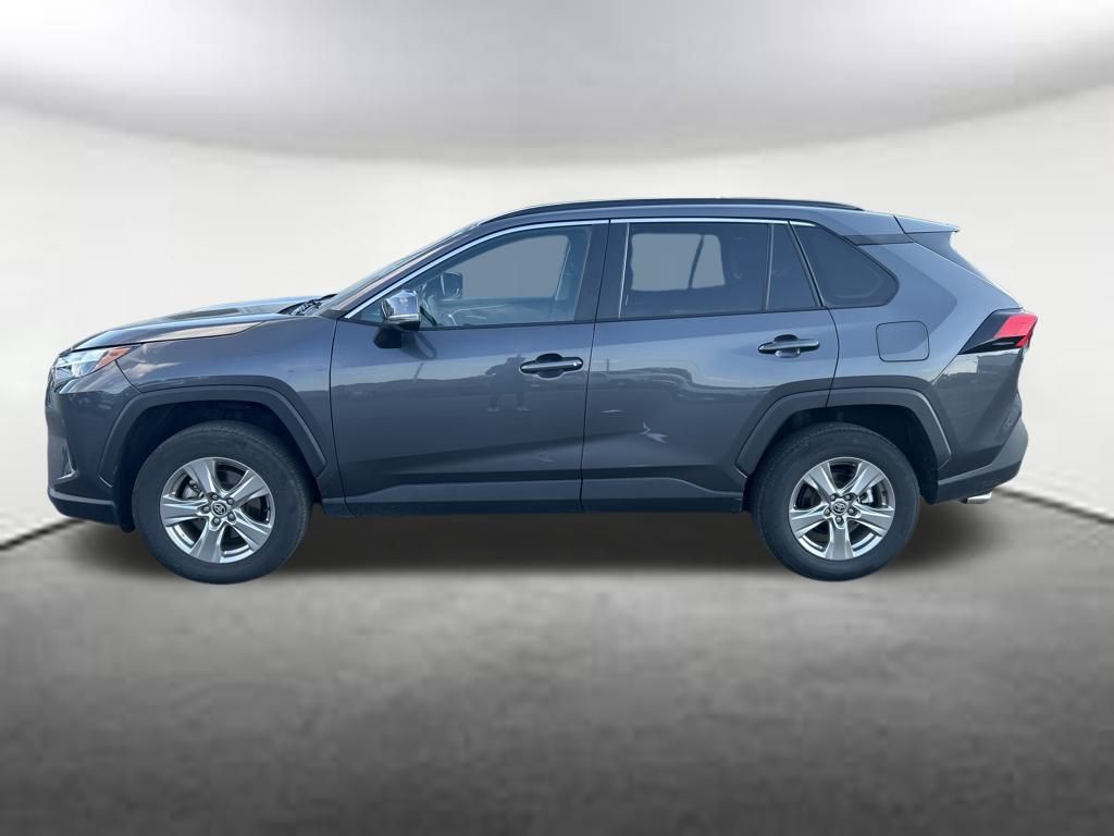 2024 Toyota RAV4 XLE photo 3