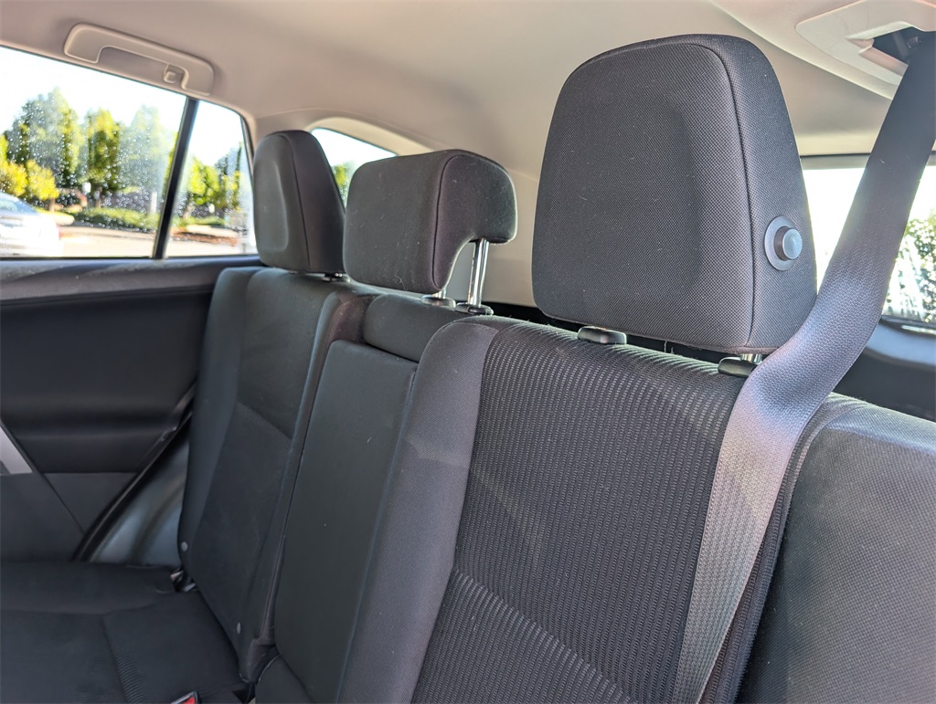 2017 Toyota RAV4 LE photo 15