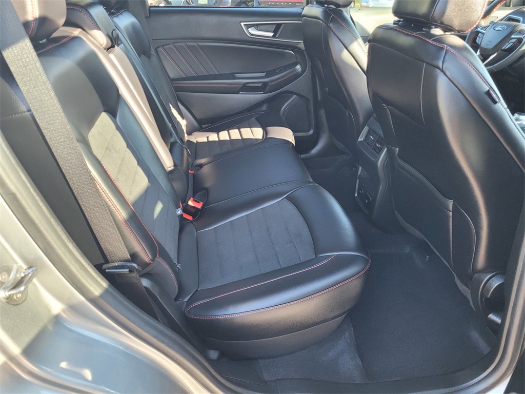 2024 Ford Edge ST photo 14