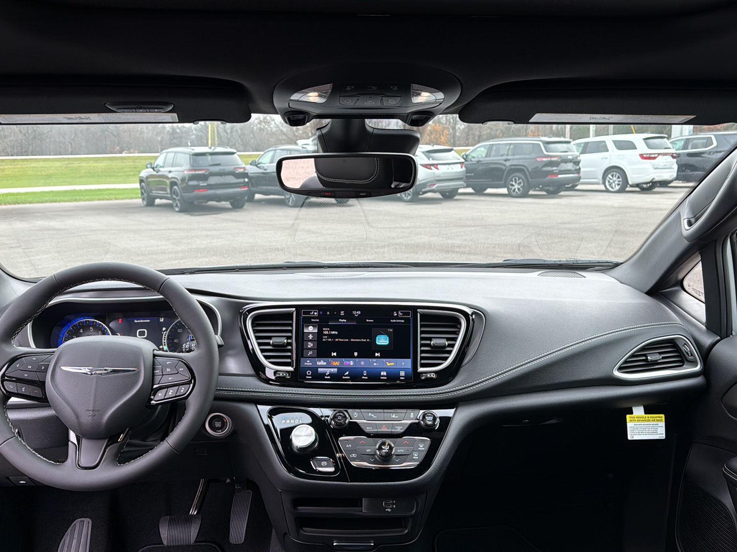 2026 Chrysler Pacifica photo 4
