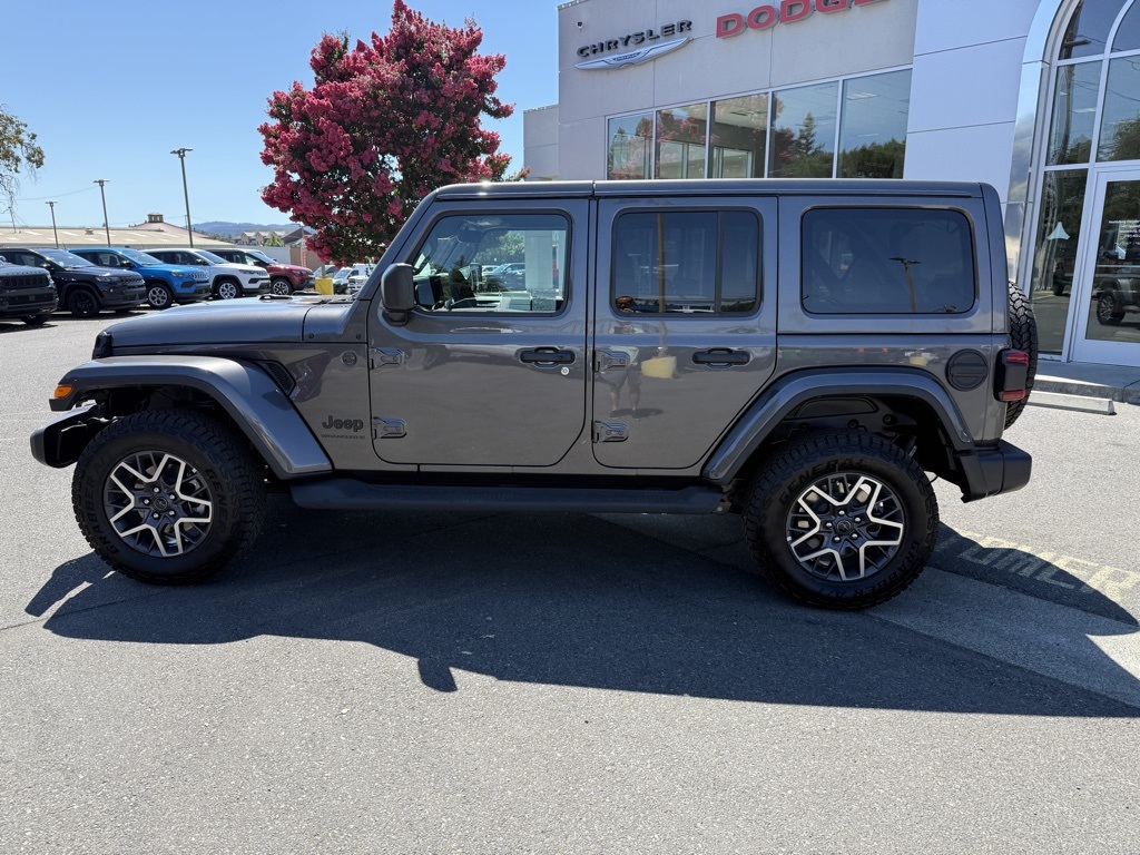2025 Jeep Wrangler Sahara photo 2