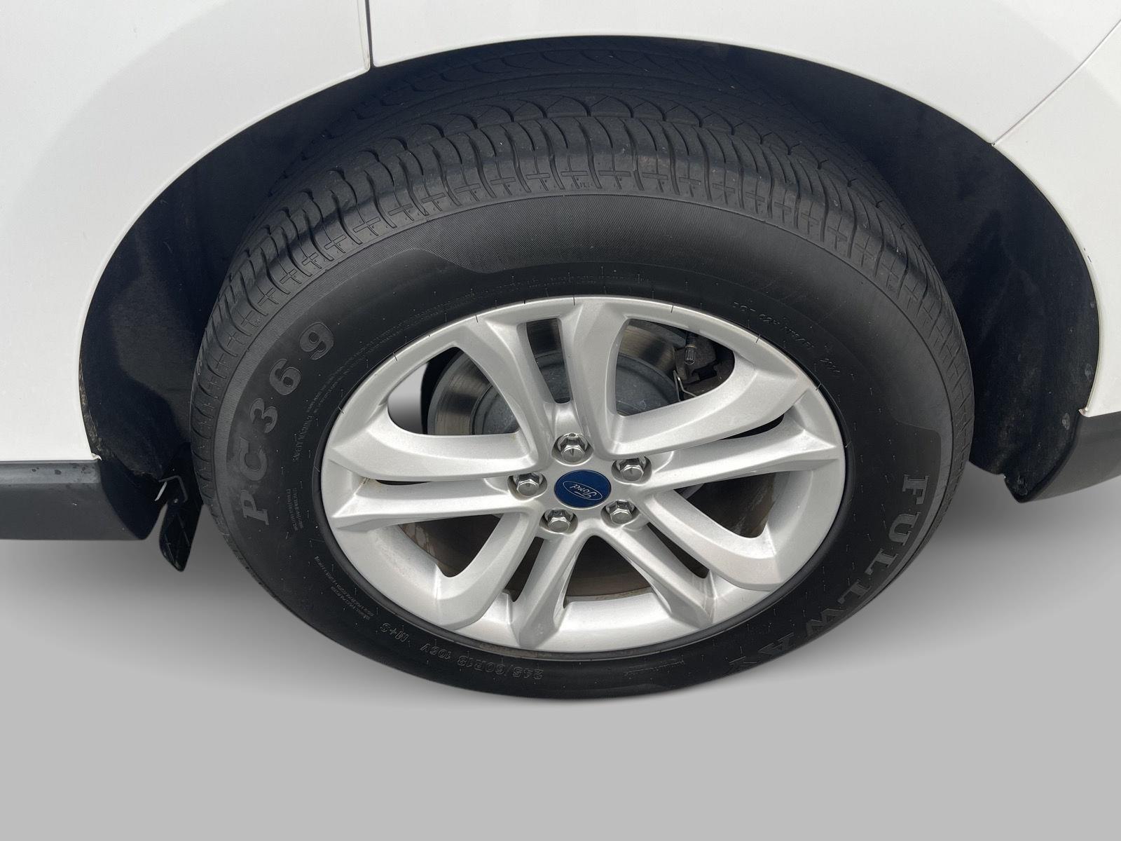 2019 Ford Edge SEL photo 7