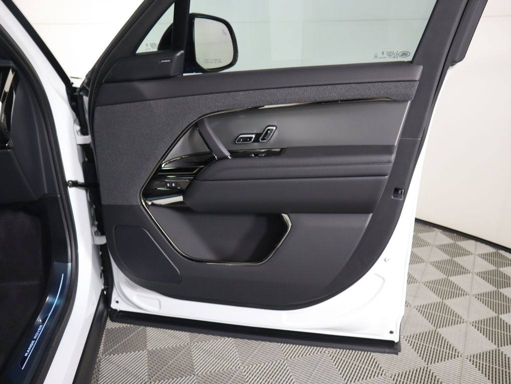 2025 Land Rover Range Rover Sport SE photo 24