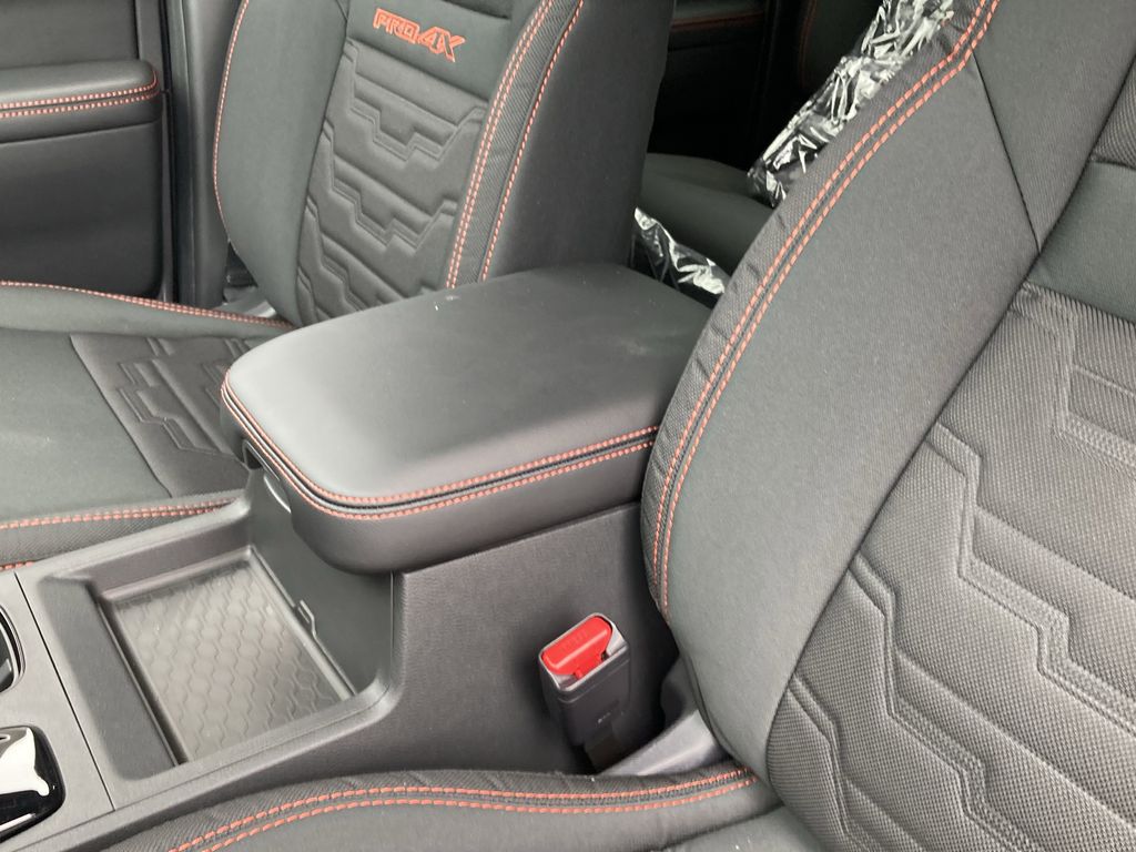 2025 Nissan Frontier Crew Cab PRO-4X photo 24