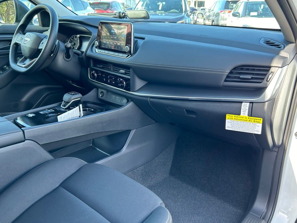 2025 Nissan Rogue S photo 18