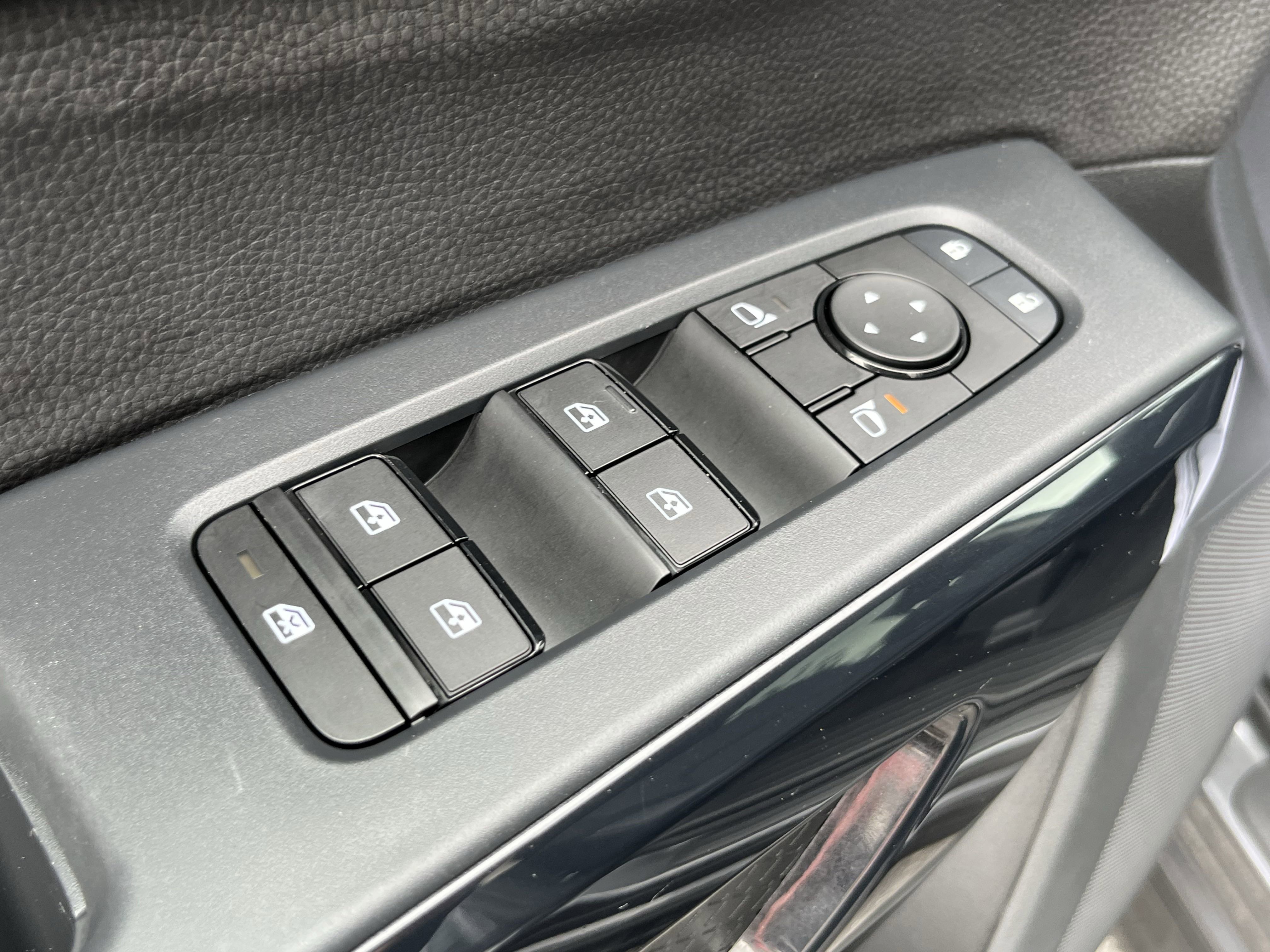 2024 Nissan Pathfinder S photo 3