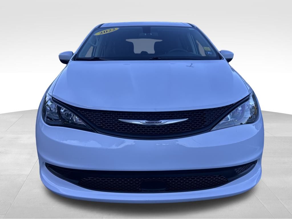 2022 Chrysler Voyager LX photo 8
