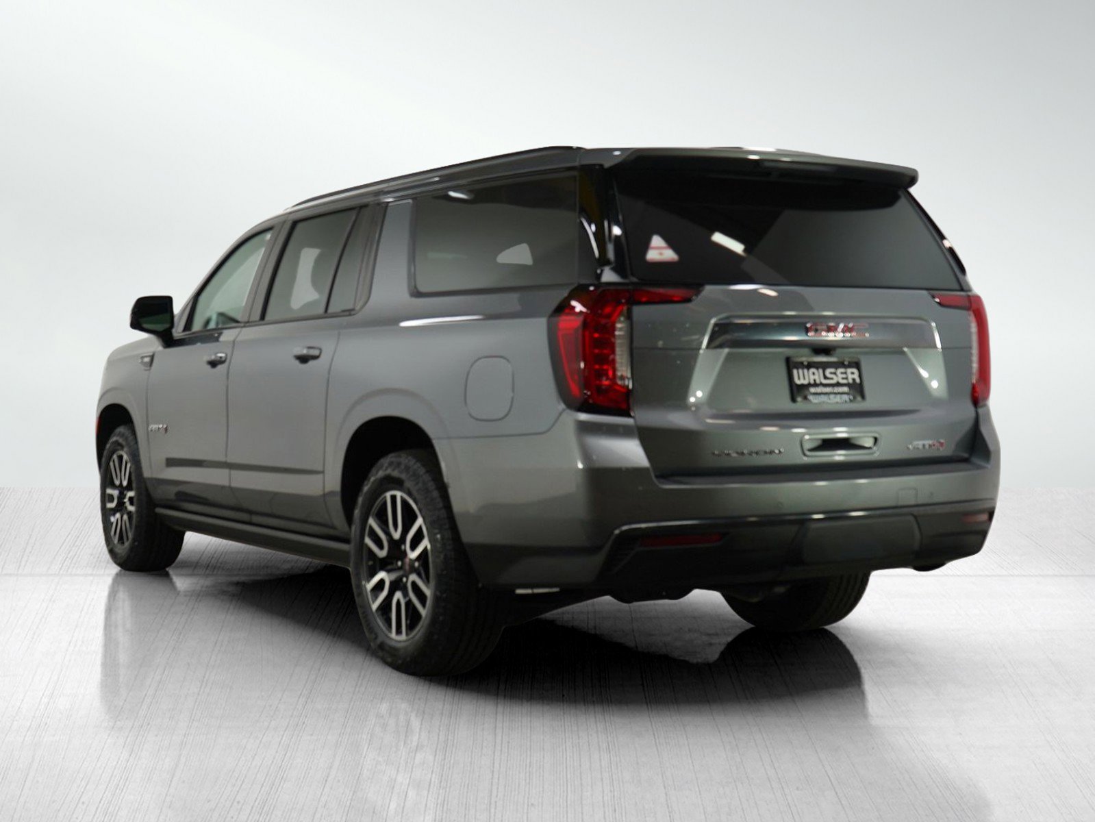 2021 Gmc Yukon XL AT4 photo 2