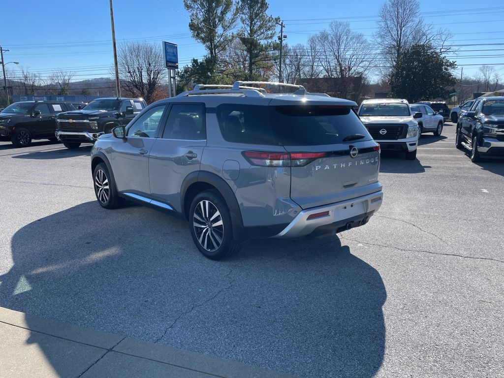 2025 Nissan Pathfinder Platinum photo 4