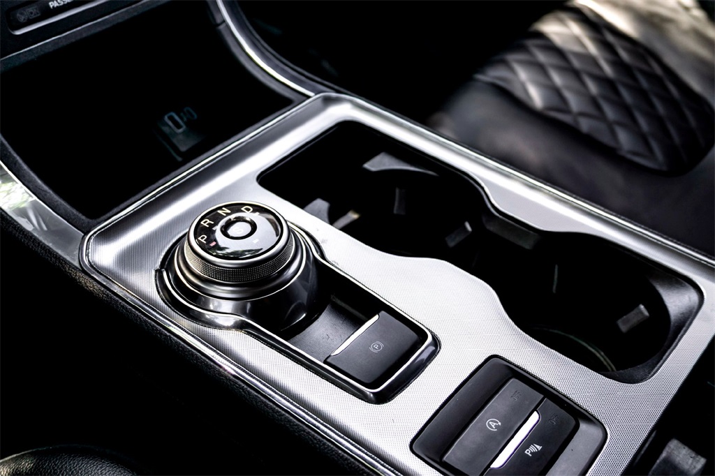 2024 Ford Edge Titanium photo 23