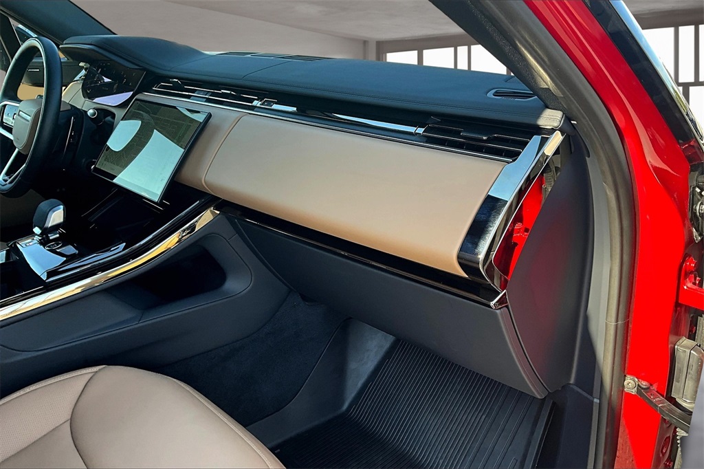 2025 Land Rover Range Rover Sport SE photo 15