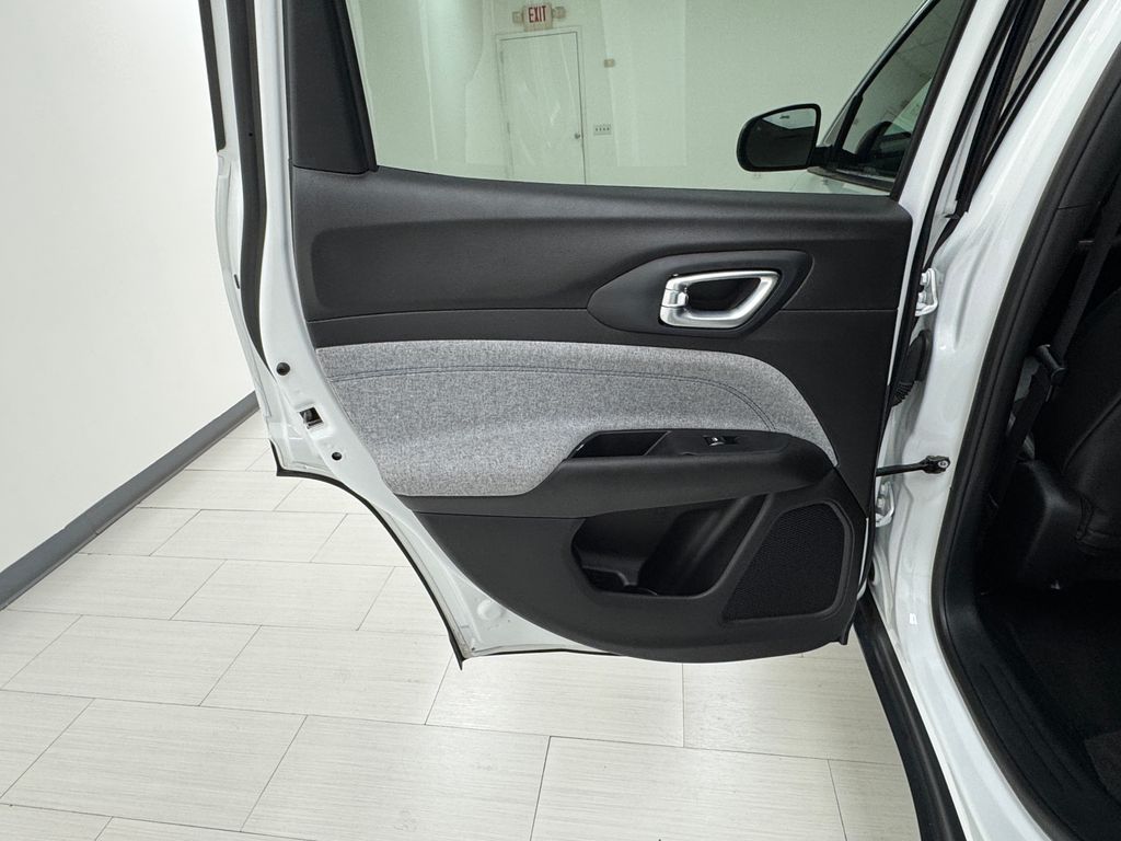 2024 Jeep Compass Latitude photo 6
