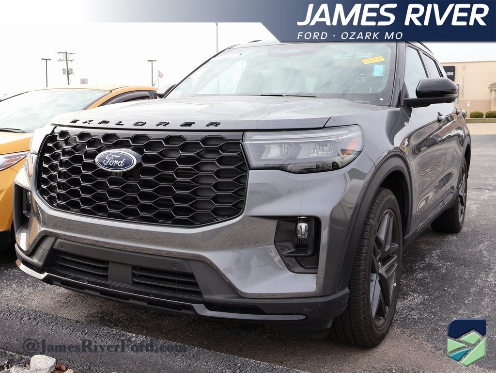 2025 Ford Explorer ST-LINE's photo
