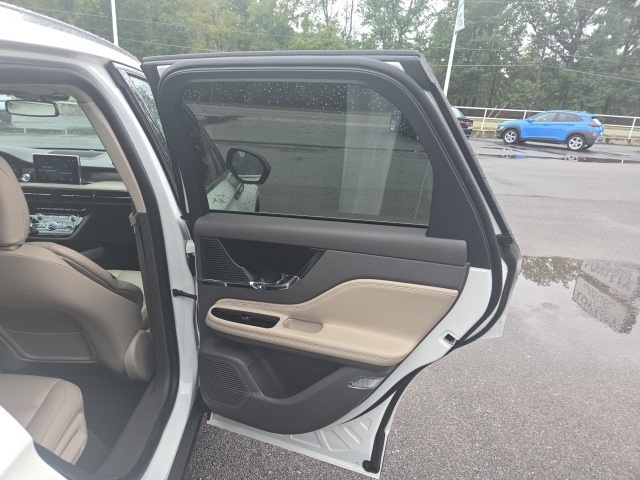 2021 Lincoln Corsair Standard photo 23