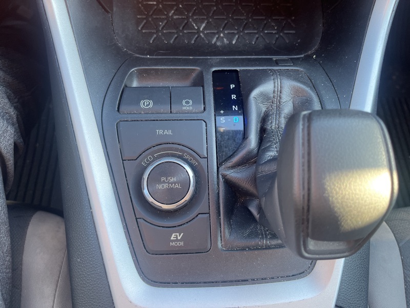 2020 Toyota RAV4 Hybrid XLE photo 19