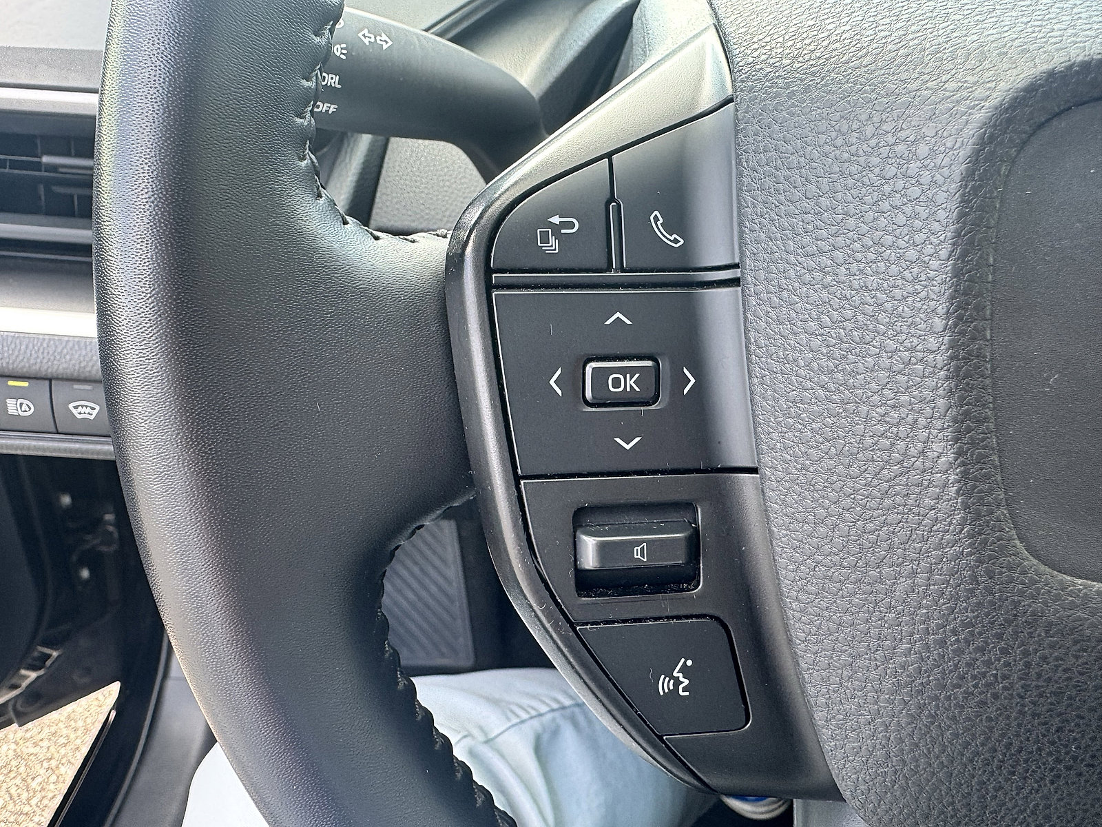 2024 Toyota Prius LE photo 13