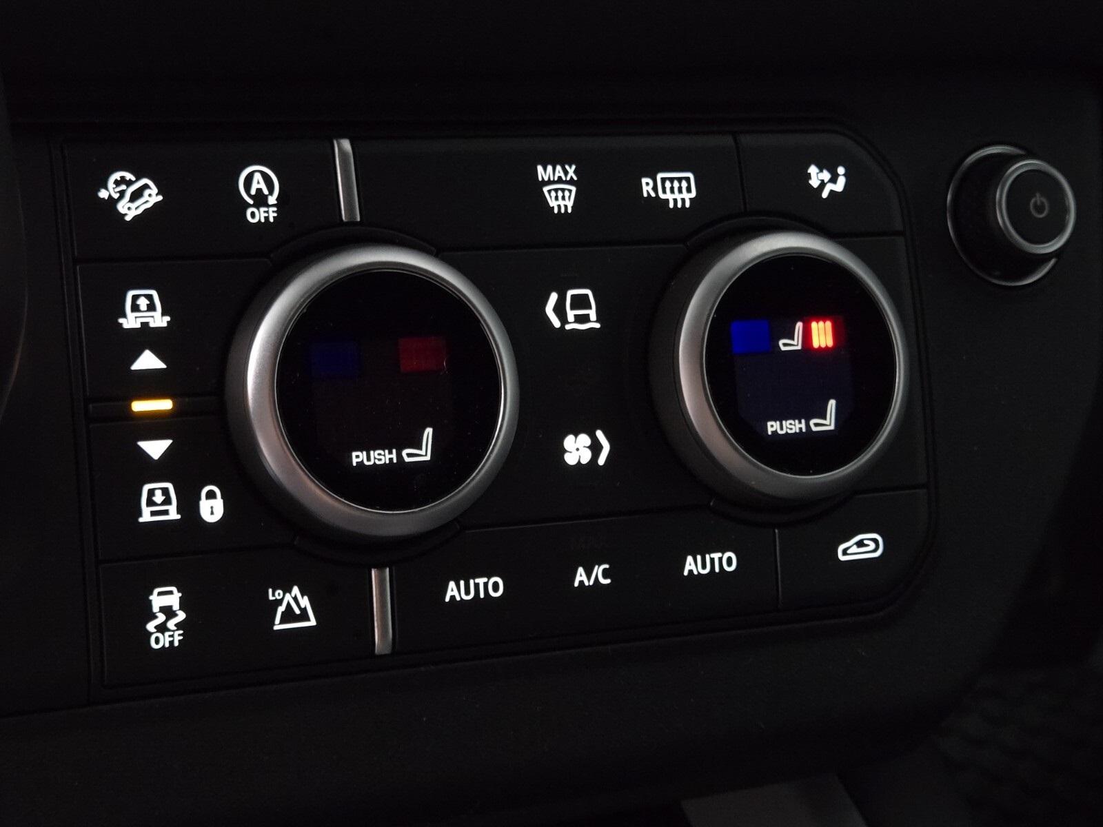 2025 Land Rover Defender 110 photo 28