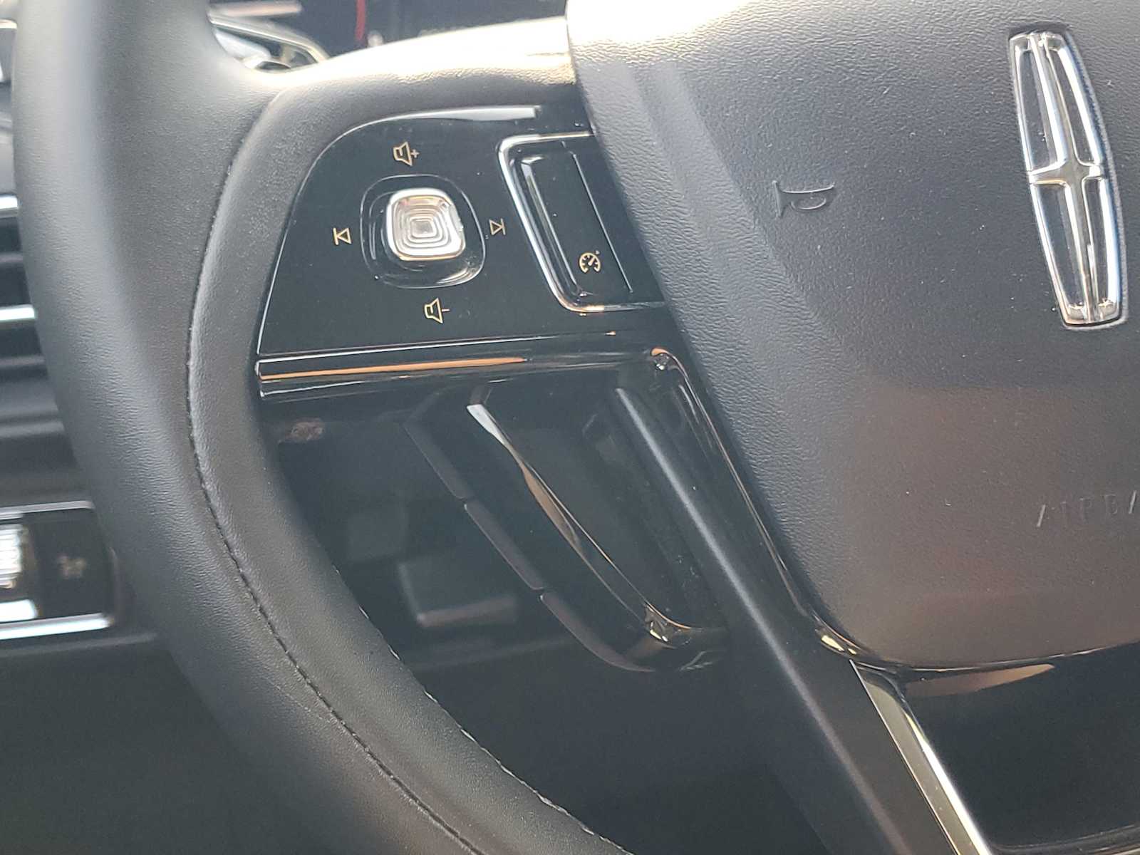 2022 Lincoln Corsair Standard photo 24