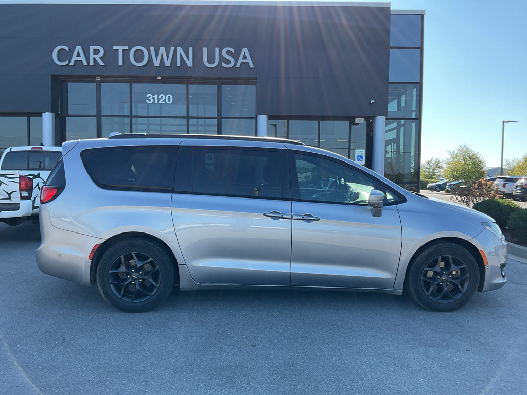 2019 Chrysler Pacifica Touring L photo 7