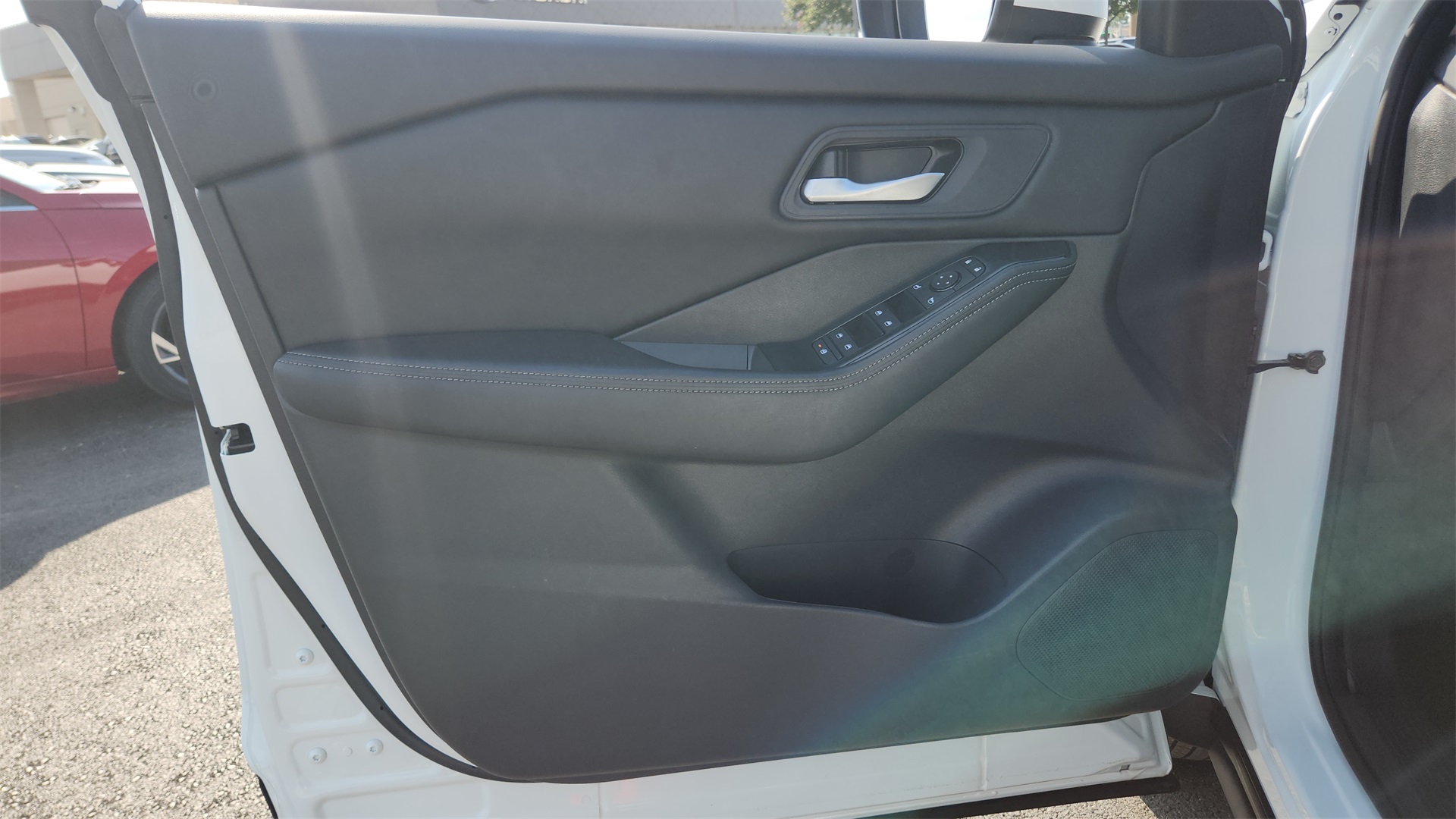 2025 Nissan Rogue SV photo 15