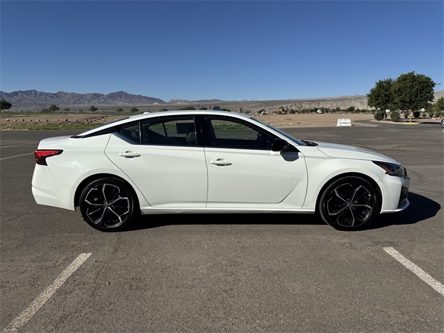 2023 Nissan Altima 2.5 SR photo 4