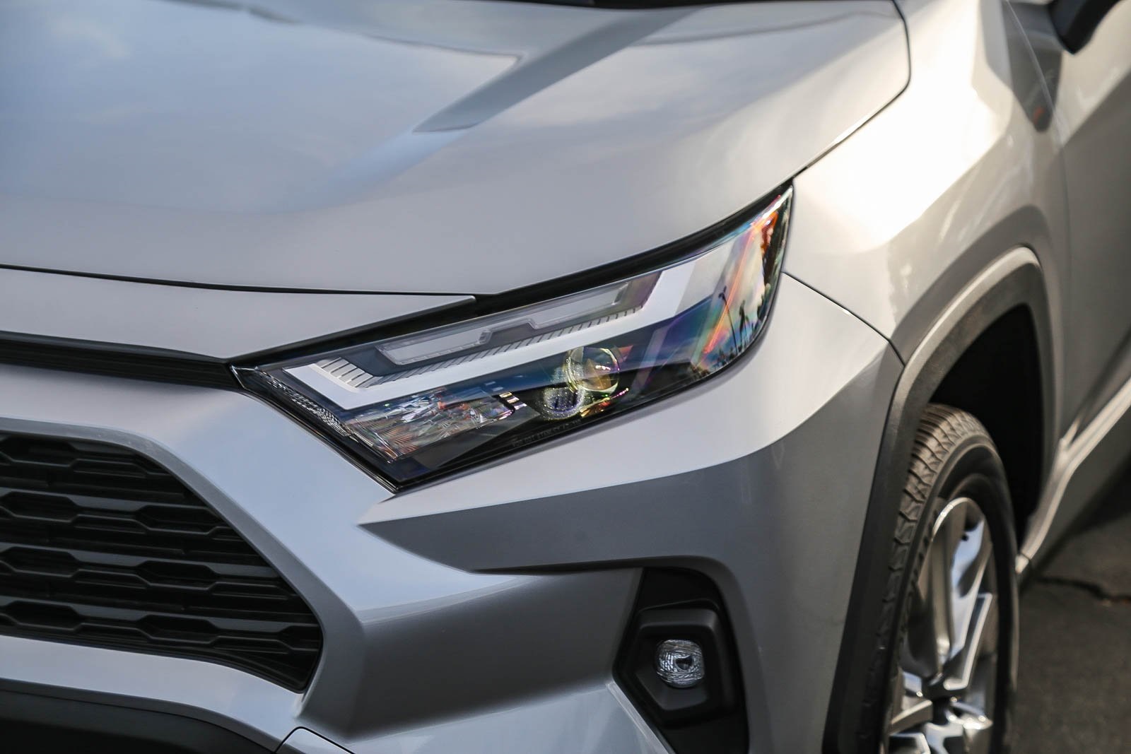 2024 Toyota RAV4 XLE Premium photo 4