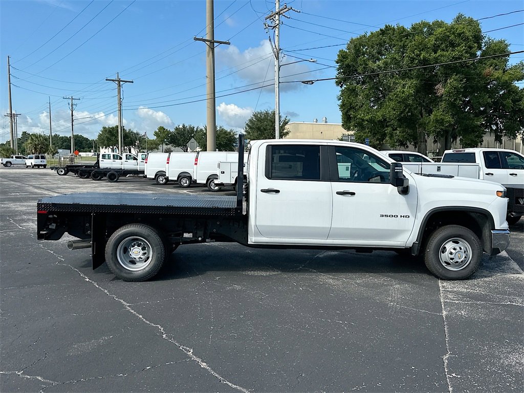 2025 Chevrolet Silverado 3500HD Work Truck photo 3