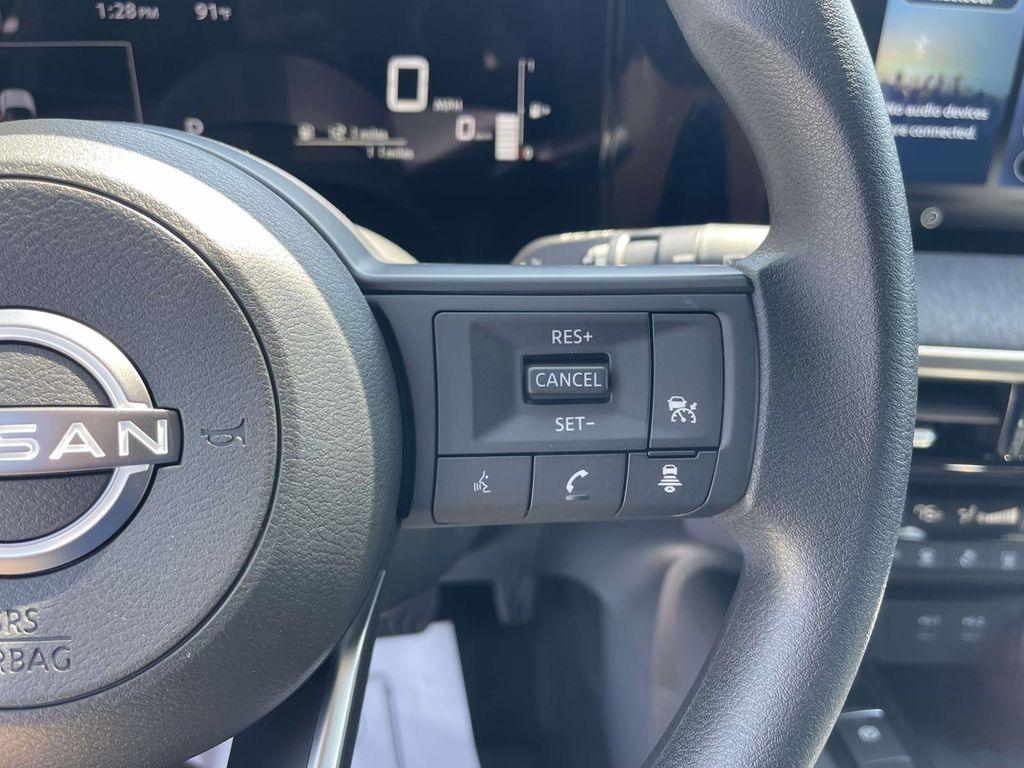 2026 Nissan Kicks SV photo 17