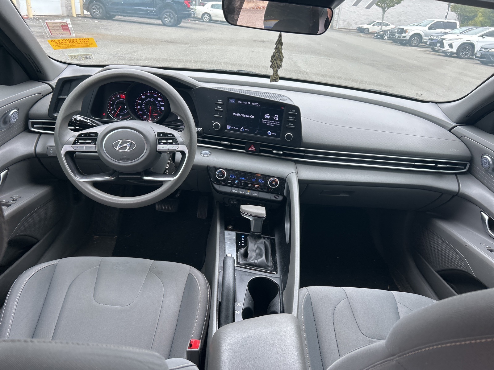 2021 Hyundai Elantra SEL photo 3