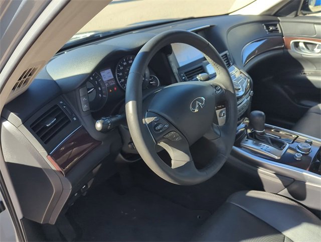 2018 Infiniti Q70 Luxe photo 2