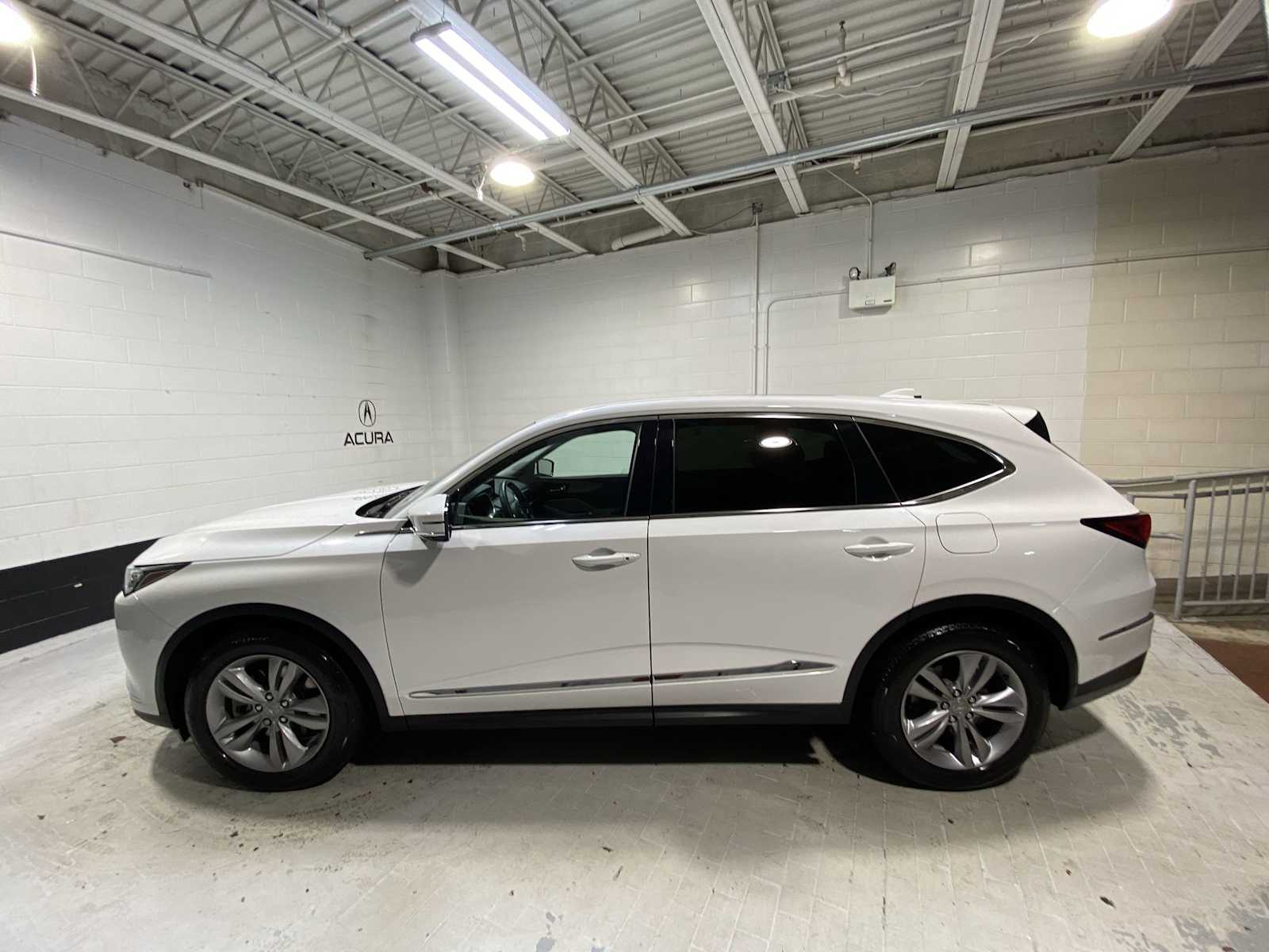 2023 Acura MDX SH-AWD photo 3