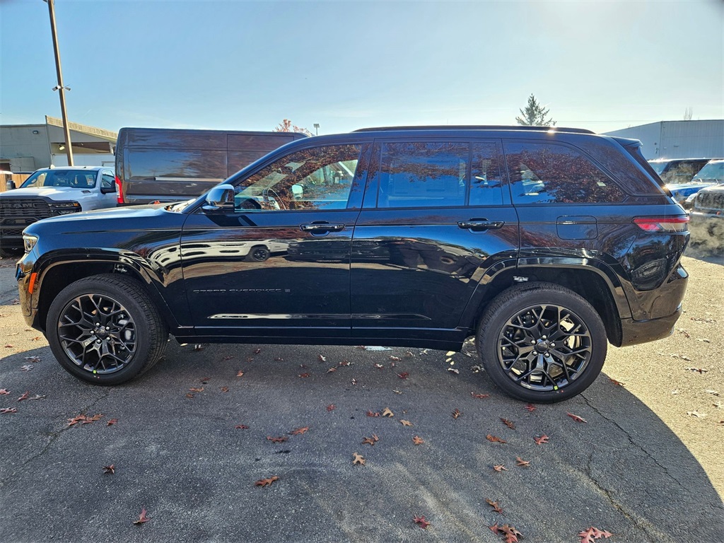 2025 Jeep Grand Cherokee Summit photo 3