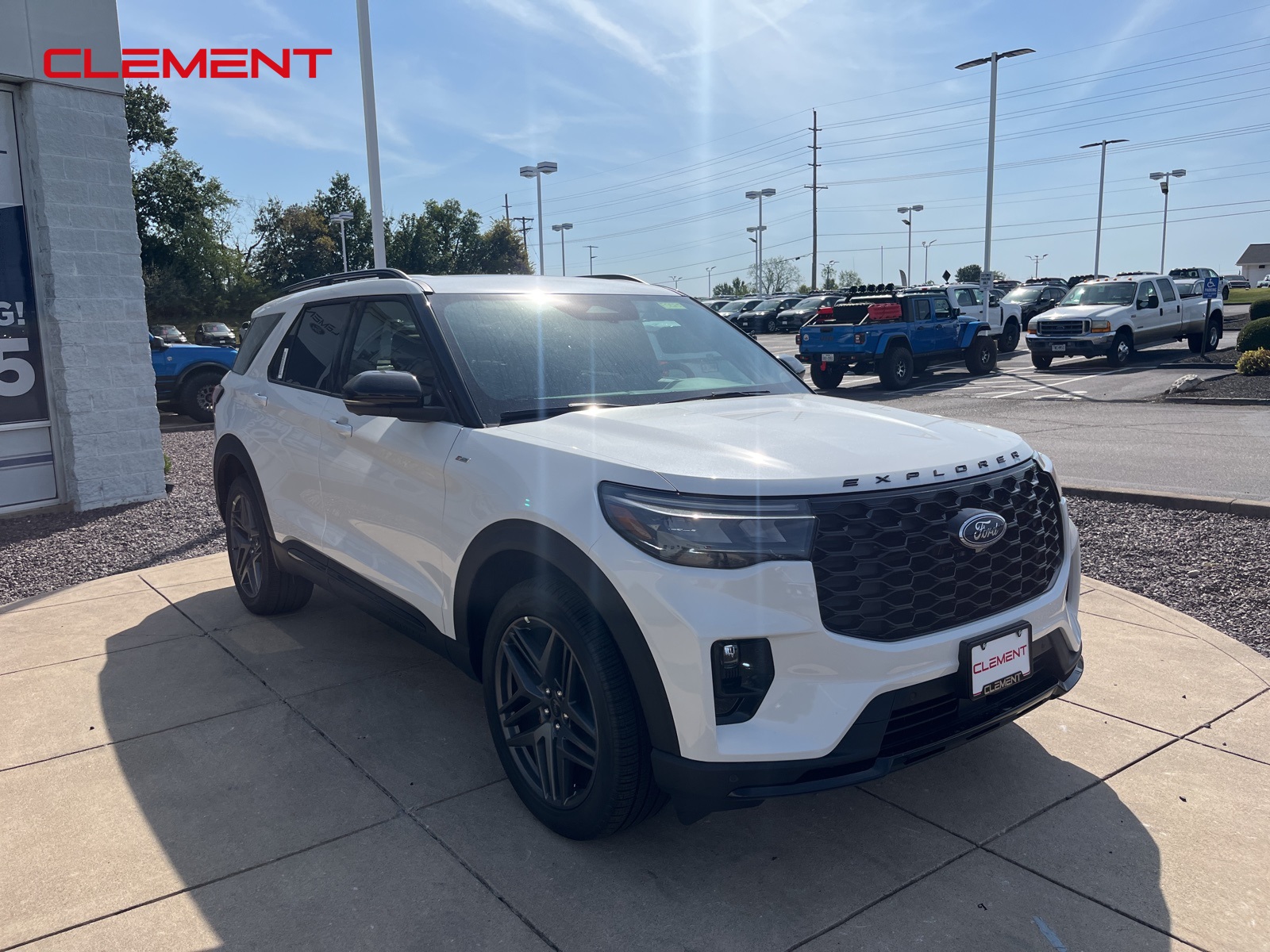 2025 Ford Explorer ST-Line photo 3