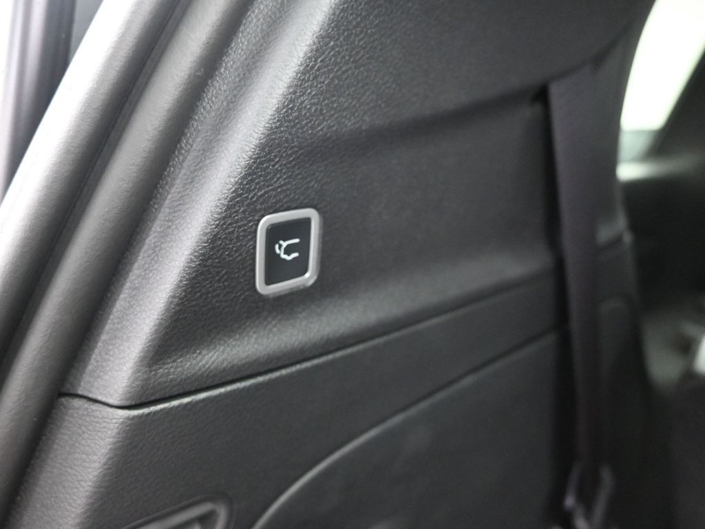 2026 Chrysler Pacifica photo 11