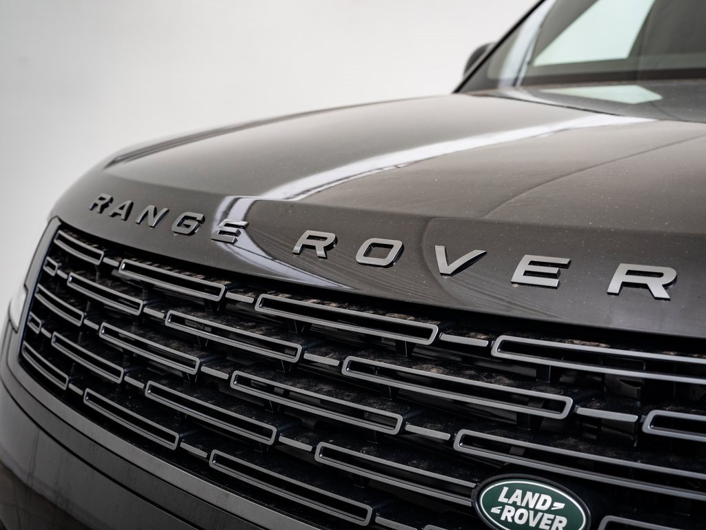 2024 Land Rover Range Rover SE photo 3