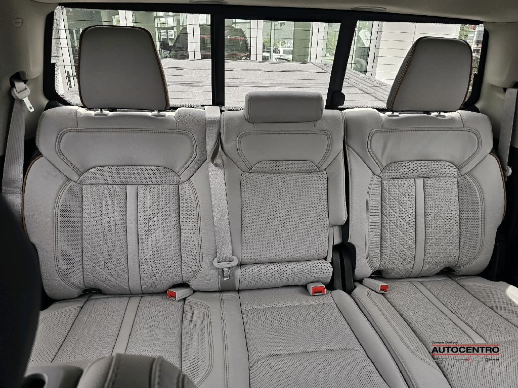 2025 Ram 1500 photo 3