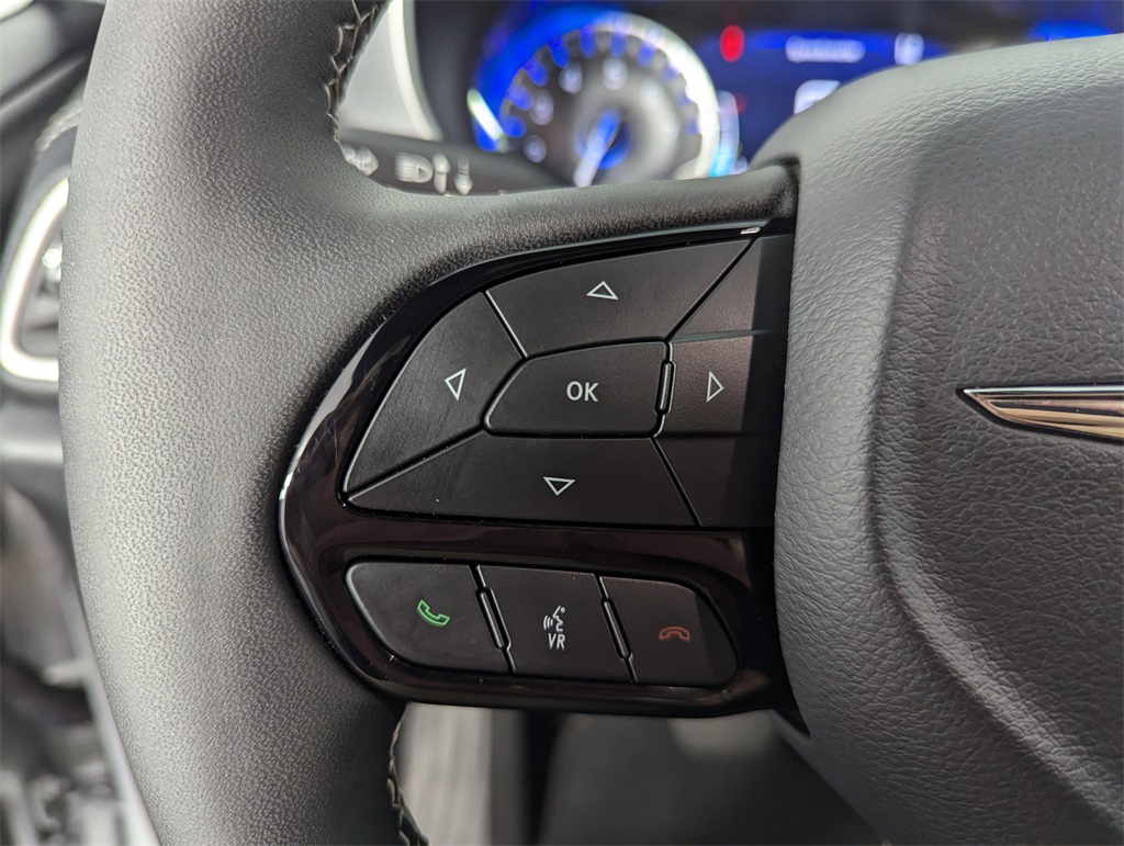 2024 Chrysler Pacifica Touring L photo 18