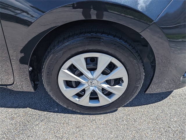 2017 Toyota Corolla L photo 17