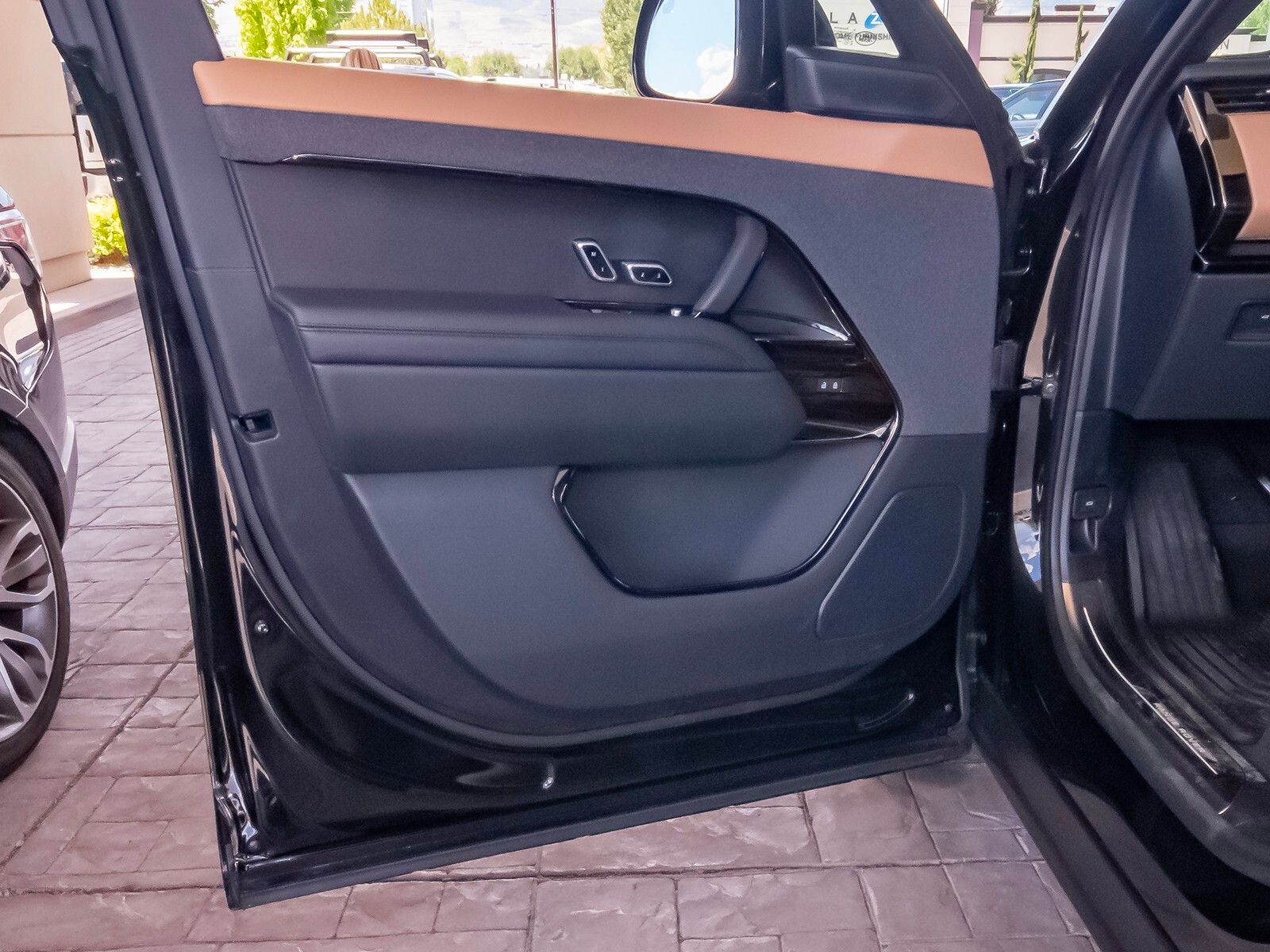 2025 Land Rover Range Rover Sport SE photo 30