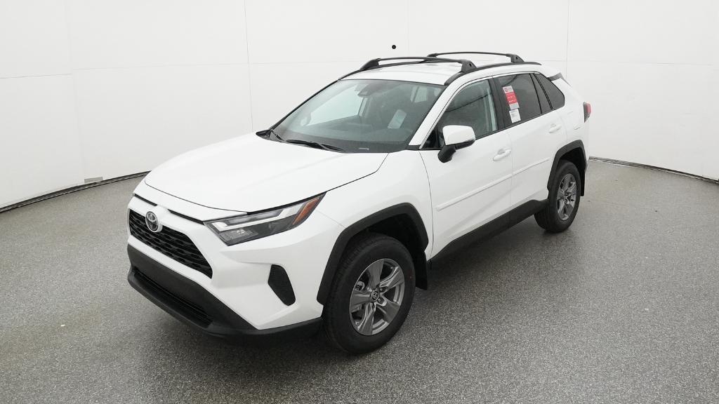 2025 Toyota RAV4 XLE's photo