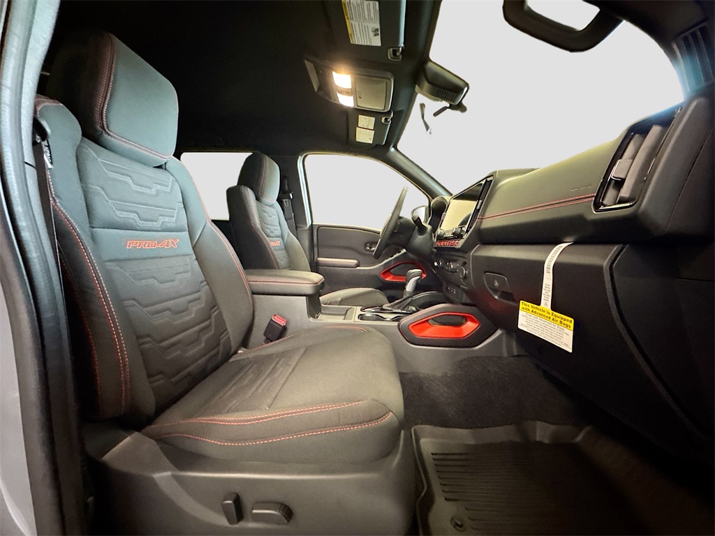 2025 Nissan Frontier PRO-4X photo 9