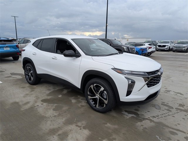 2026 Chevrolet Trax photo 2